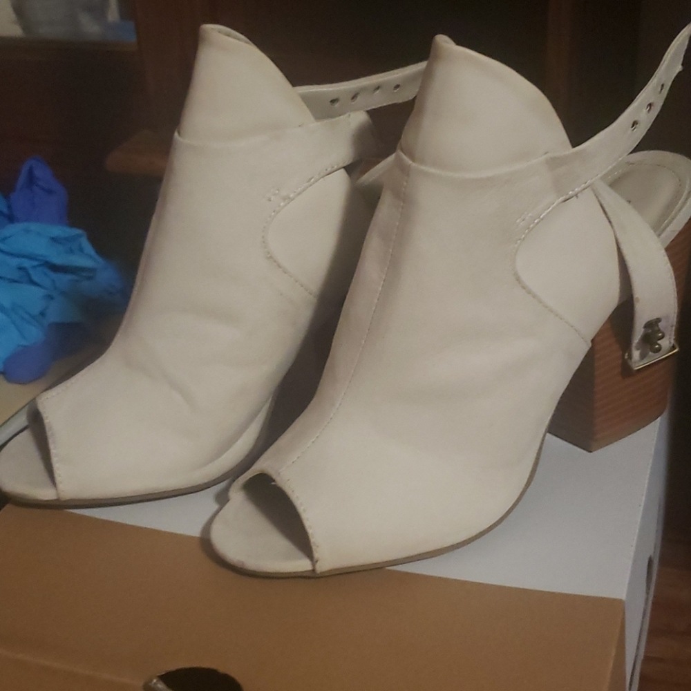 Women's white peep toe shoes